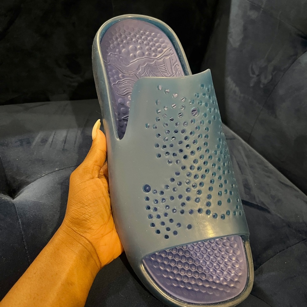 Burberry Slides - Picture 8 of 8